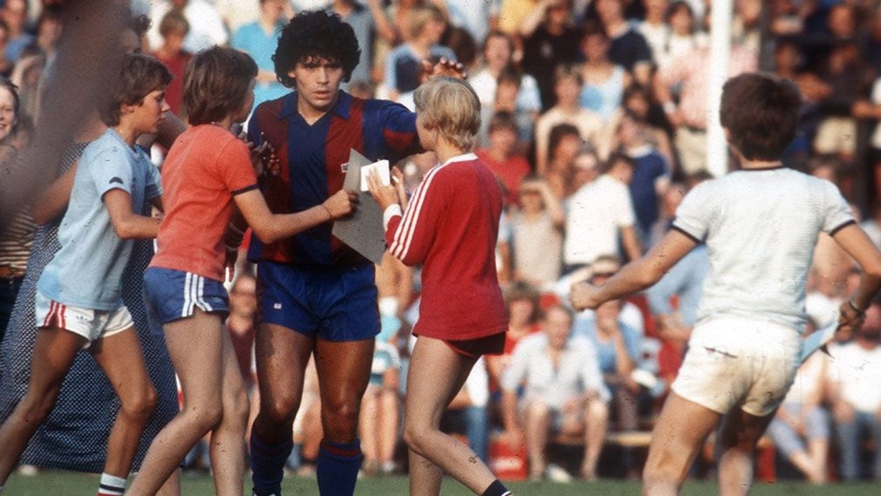 Maradona am Bratwurststand in Meppen