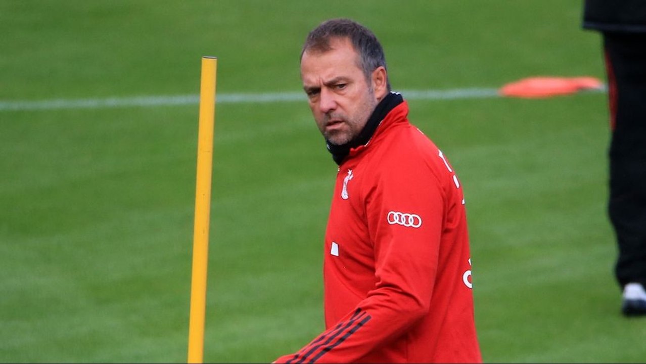 Flick kritisiert Nationalelf-'Experten' - und scherzt über Klose