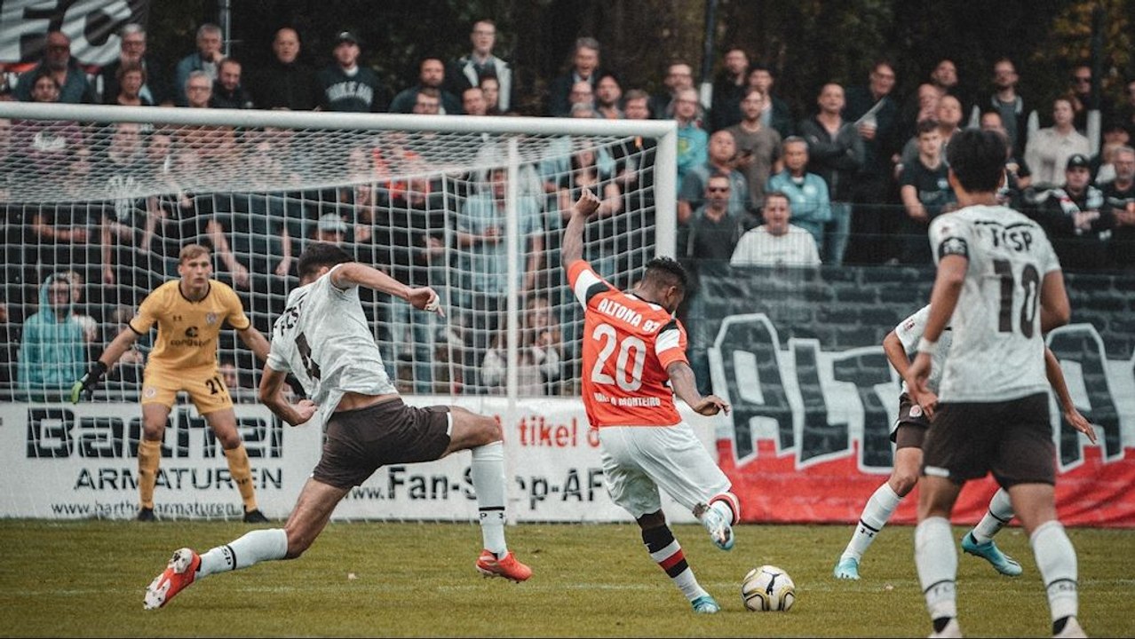 Schultz' Last-Minute-Elfmeter - Altona gewinnt Hamburg-Derby gegen St. Pauli II