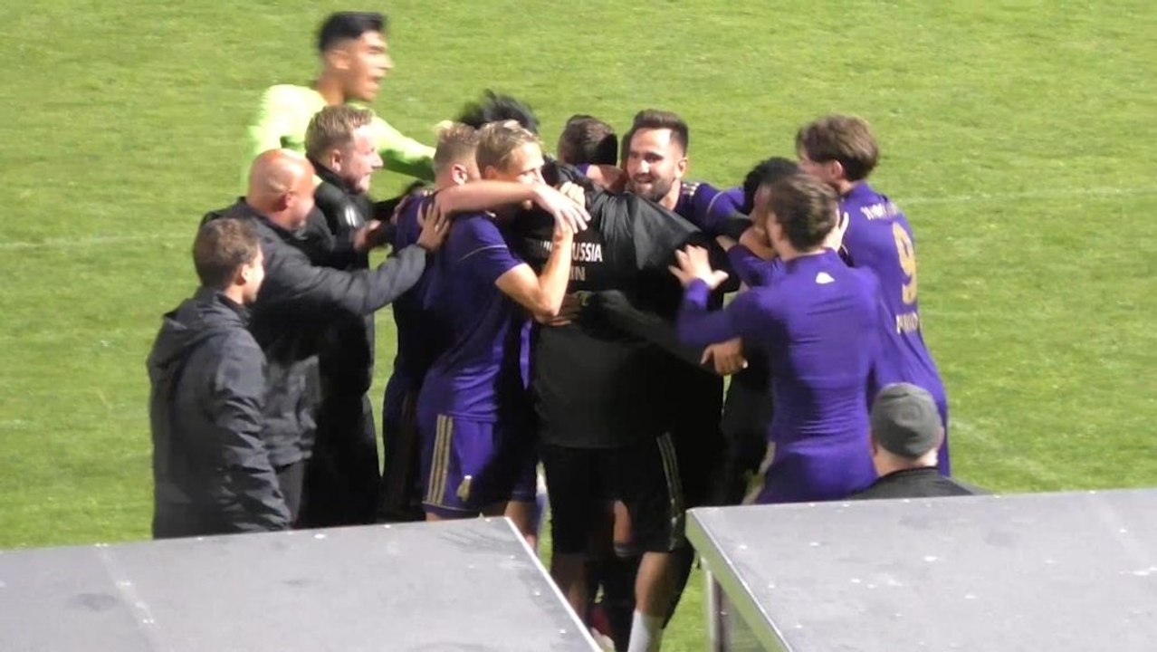 Tor des Jahres? Kahraman trifft aus der eigenen Hälfte