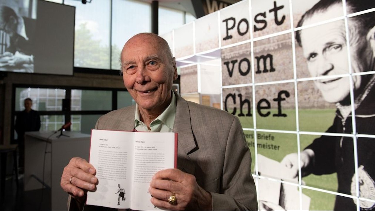 'Herbergers Briefe an die Weltmeister' – Eckel besucht Sonderausstellung zum Wunder von Bern