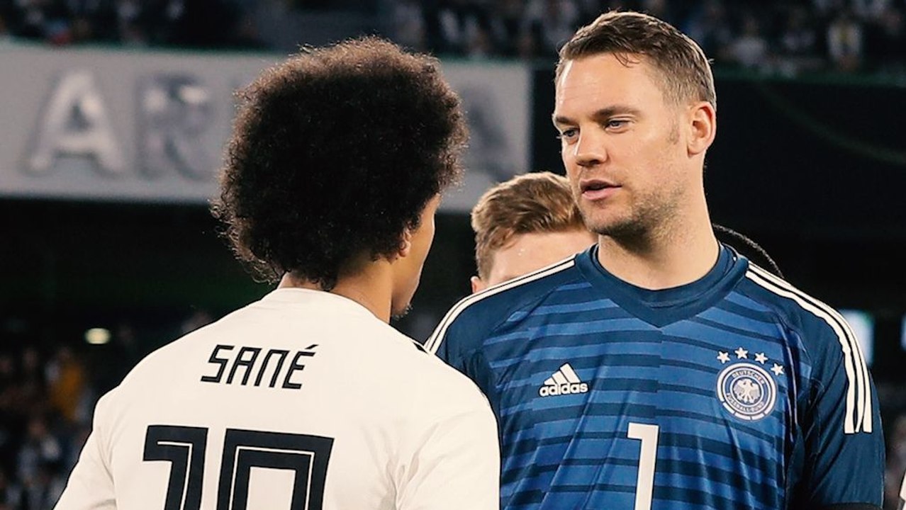 Neuers Erinnerung an den Schalker 'Balljungen' Leroy Sané