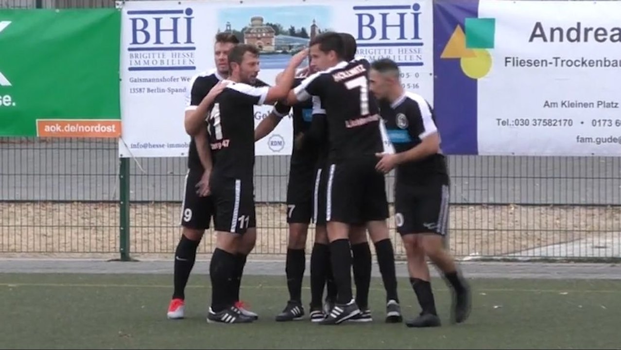 Riesenpatzer und Traumfreistoß: Lichtenberg schießt Staaken ab