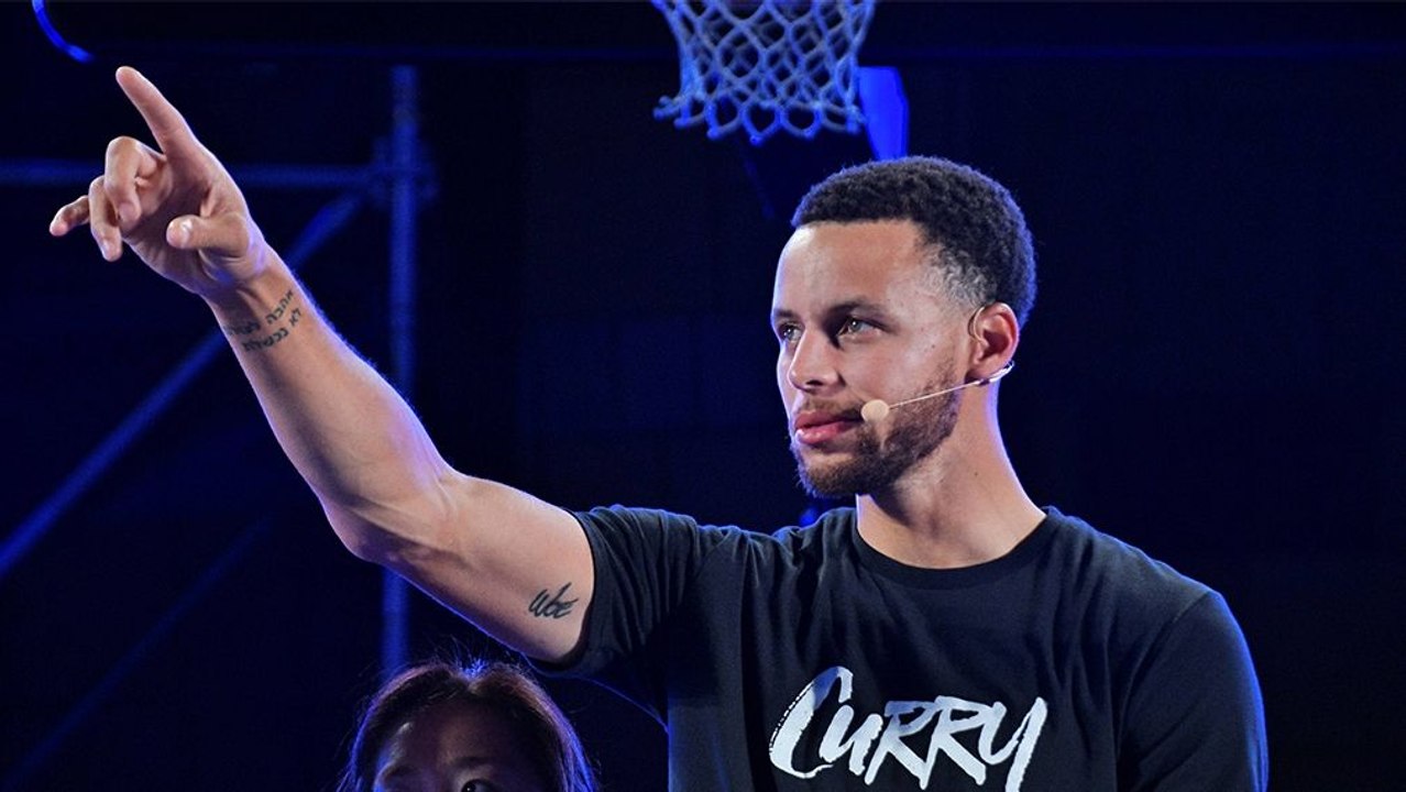 Harte Arbeit und Talent - Curry trainiert Nachwuchs in Paris