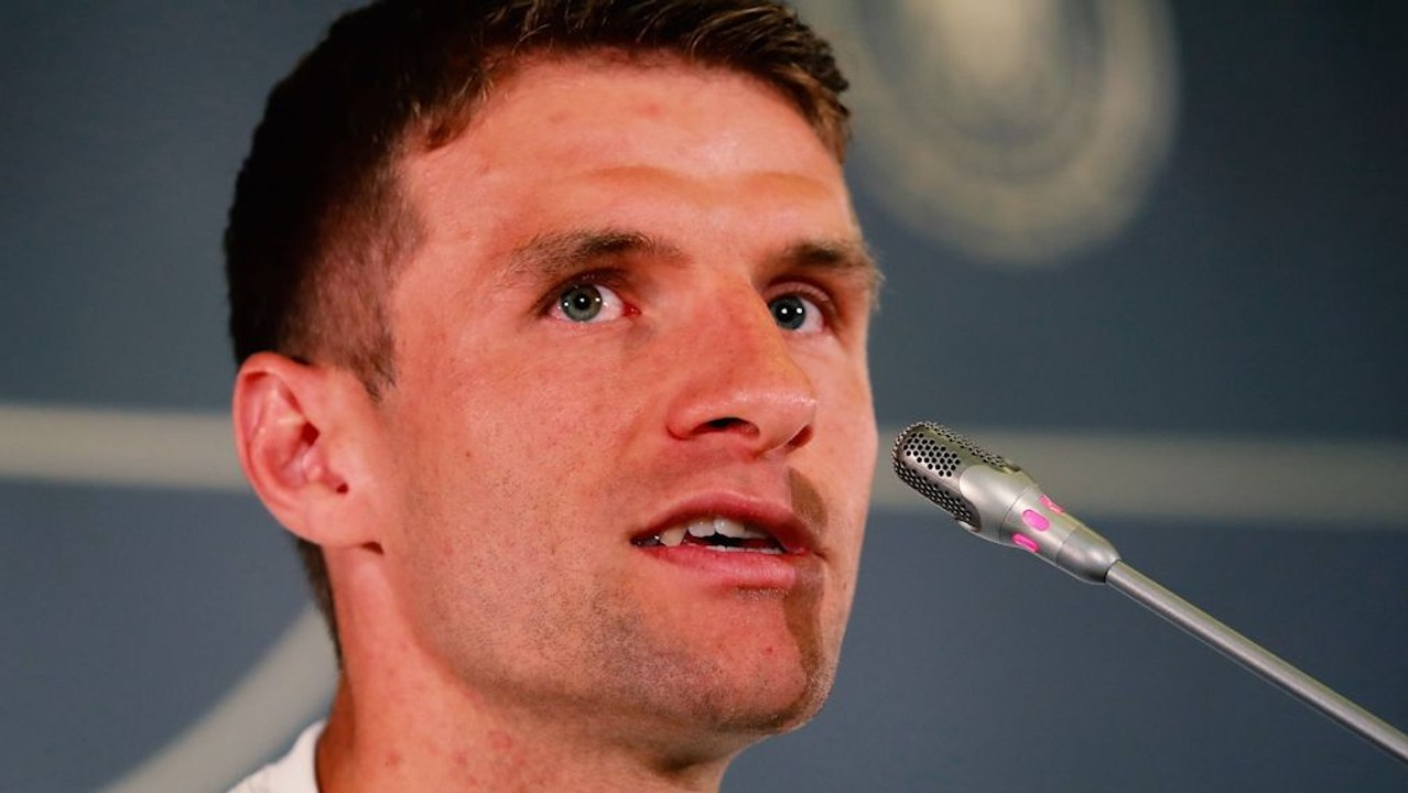 'Haben wir da Quellen?' Müller lacht über Grüppchen-Gerüchte