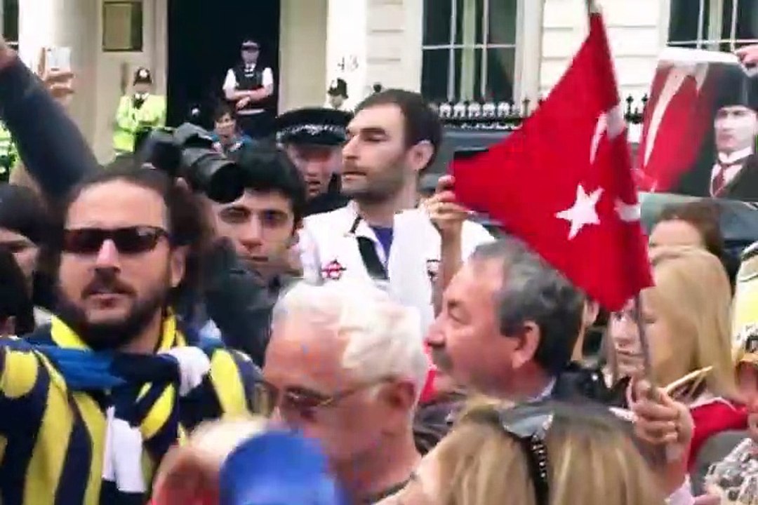 Levent Kırca Gezi eylemlerinde insanları böyle...