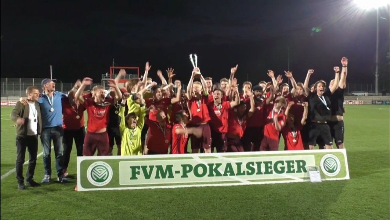 Viktoria Kölns Schlussmann hält U19-Pokalsieg fest