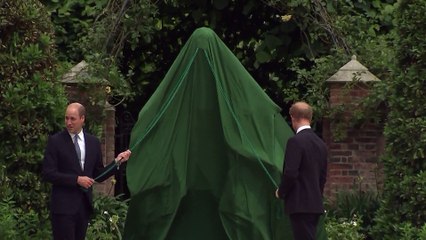 London: Zerstrittene Prinzen William und Harry enthüllen Diana-Denkmal