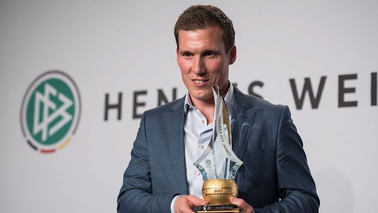 Vom DFB ausgezeichnet - Hannes Wolf ist Trainer des Jahres