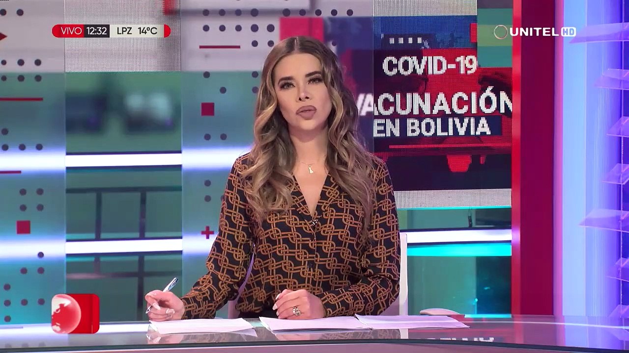 Entusiasmados, jóvenes desde los 18 reciben la vacuna anticovid en Cochabamba