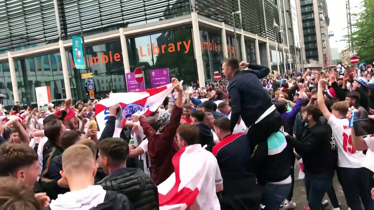 Aufruf an Fußball-Fans und Reisende: WHO warnt vor Sorglosigkeit