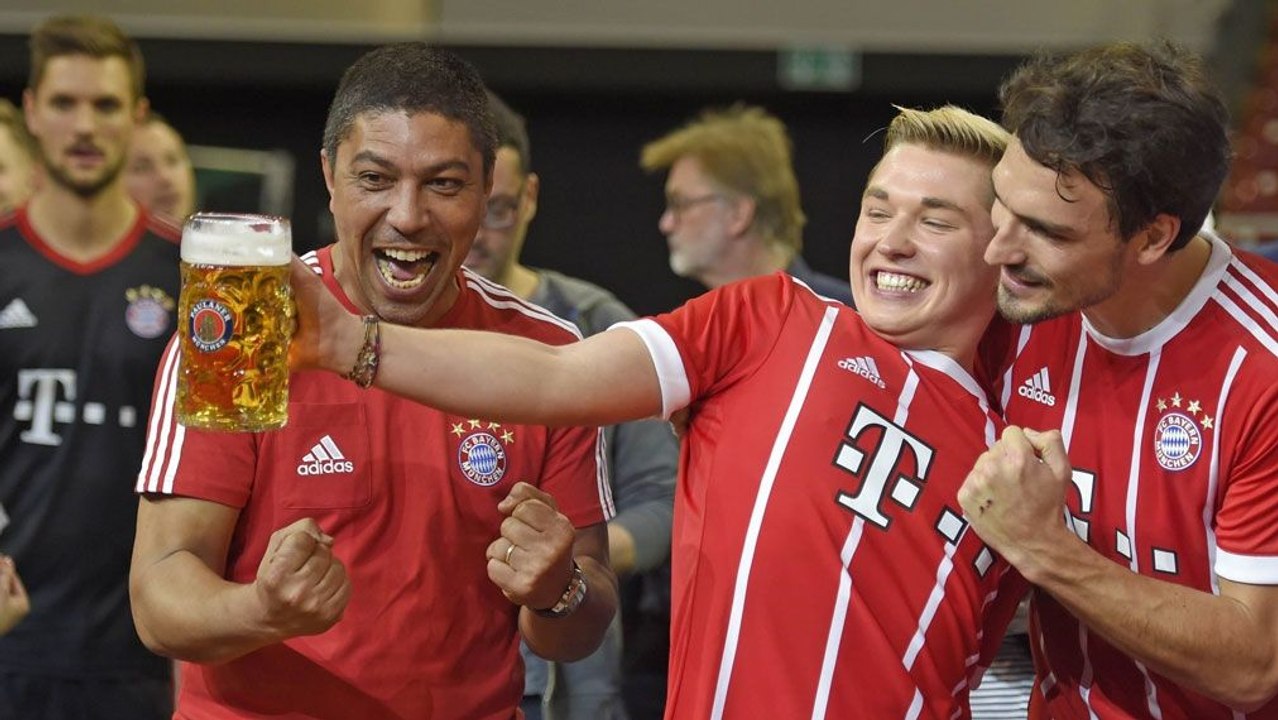 Bayern-Fußballer im Kräftemessen mit Basketballern