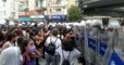 Son dakika haber... İZMİR'DE 'İSTANBUL SÖZLEŞMESİ' KARARINI PROTESTO EDEN KADINLARA BİBER GAZIYLA MÜDAHALE