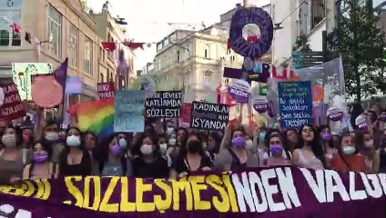 Kadınlar Tünel Meydanı’ndan seslendi: İstanbul Sözleşmesi bizim için bitmedi