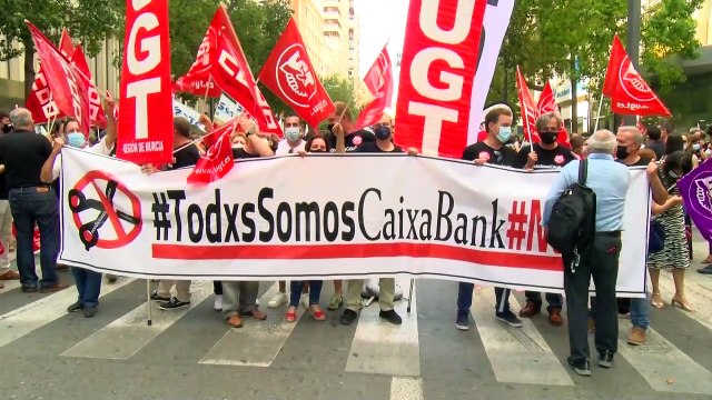 CaixaBank y sindicatos firman un ERE para 6.452 empleados