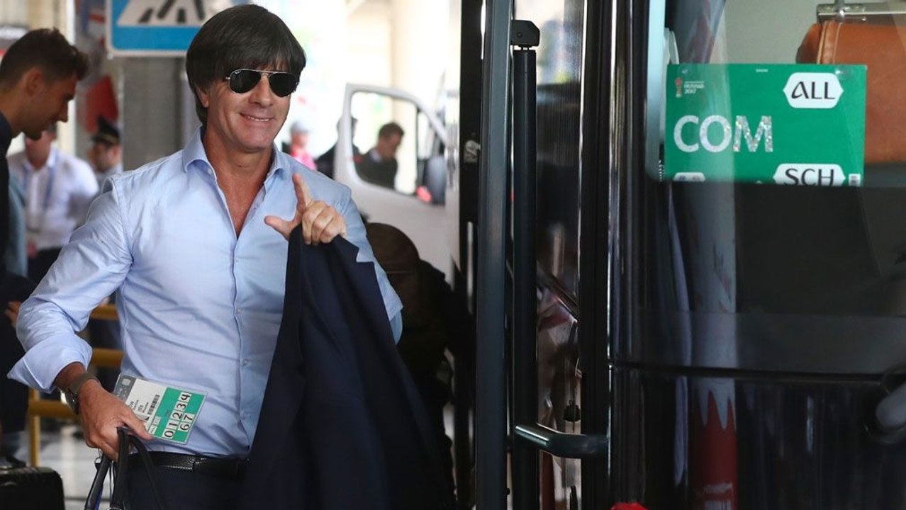 Mit Fans und Folklore: DFB-Team in Sotschi eingetroffen