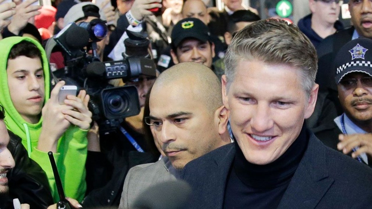 Schweinsteiger begeistert empfangen - Fans üben Namen