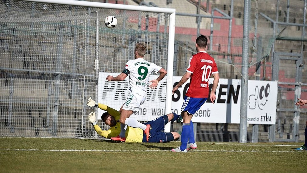 Unglaublich - Pillmeier aus drei Metern übers Tor