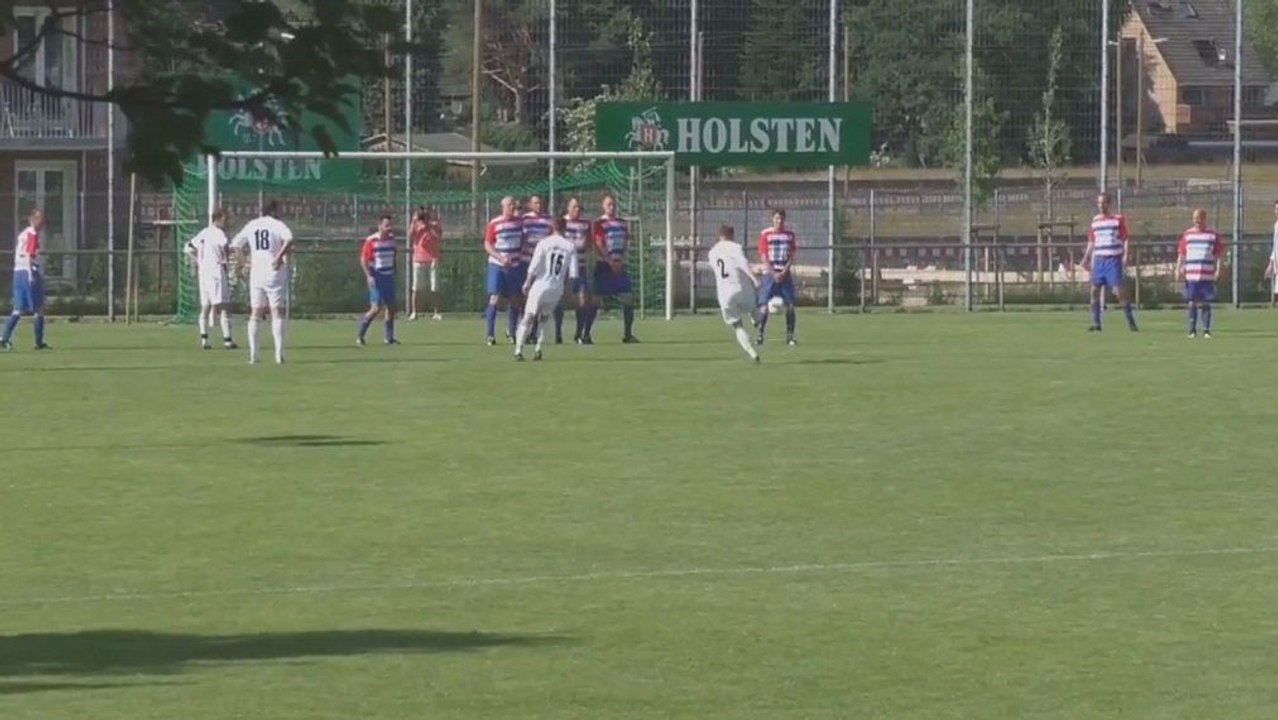 Unhaltbarer Freistoß im Finale