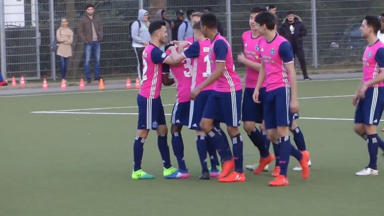 HSV-Nachwuchs: Perfekt gezielter Freistoß