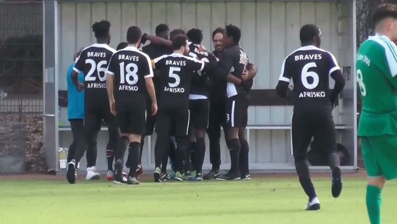 Sehenswerter Freistoß - Afrisko-Spielertrainer trifft aus gut 30 Metern