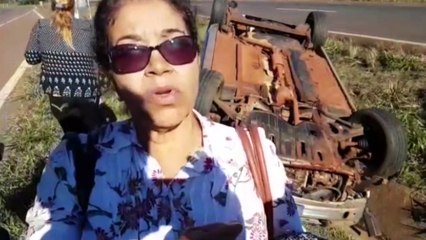 Durante ultrapassagem, carro se envolve em colisão e acaba capotando na rodovia BR-467