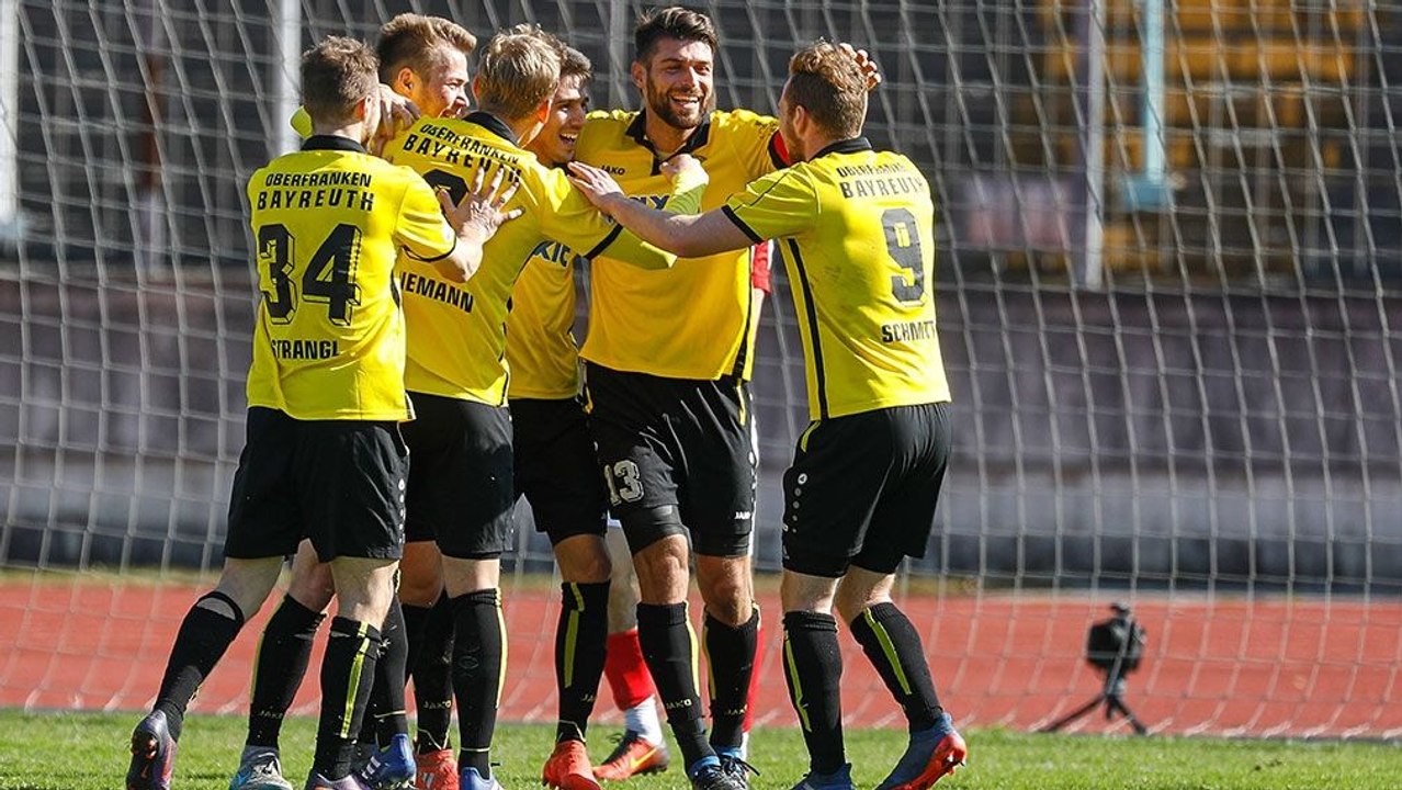 Augsburg drückt - Bayreuth trifft und siegt per Abstauber