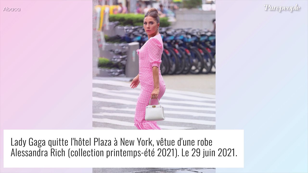 Lady Gaga : Sublime en robe transparente, la chanteuse improvise un défilé de mode