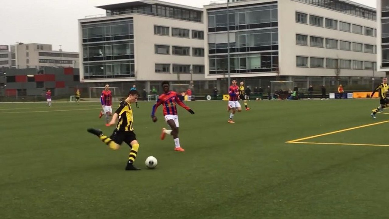 Absicht? Flanke, Pfosten, Tor