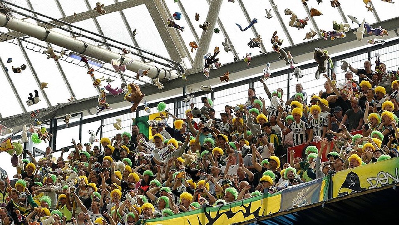 Beeindruckender Kuscheltier-Regen in Rotterdam