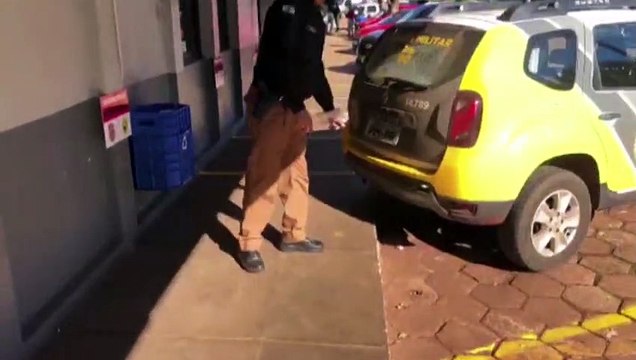 Primos são detidos pela PM enquanto tentavam vender moto furtada