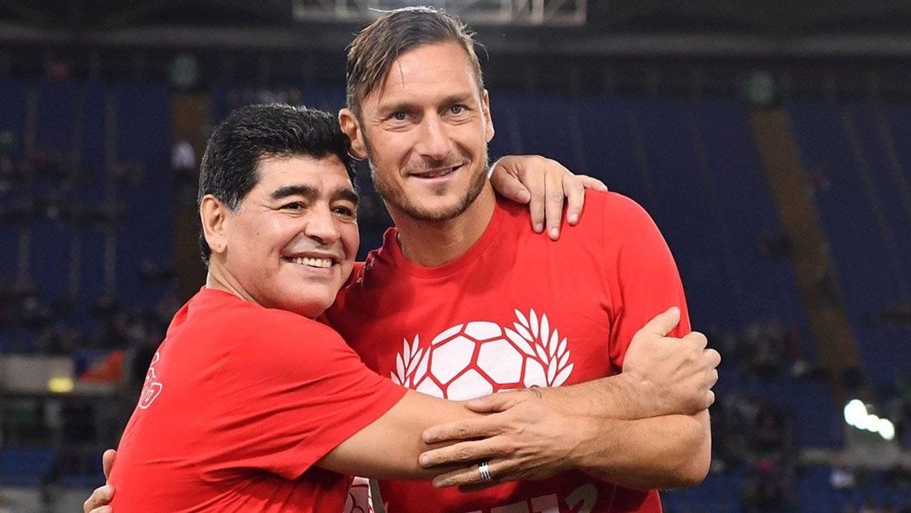 Fußball für den Frieden - Maradona zaubert mit Totti