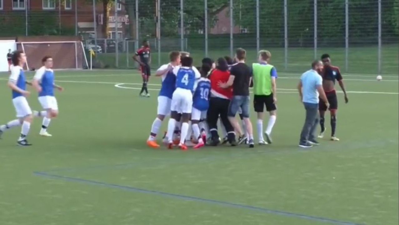 Mit Auge: Heber-Tor gegen den HSV