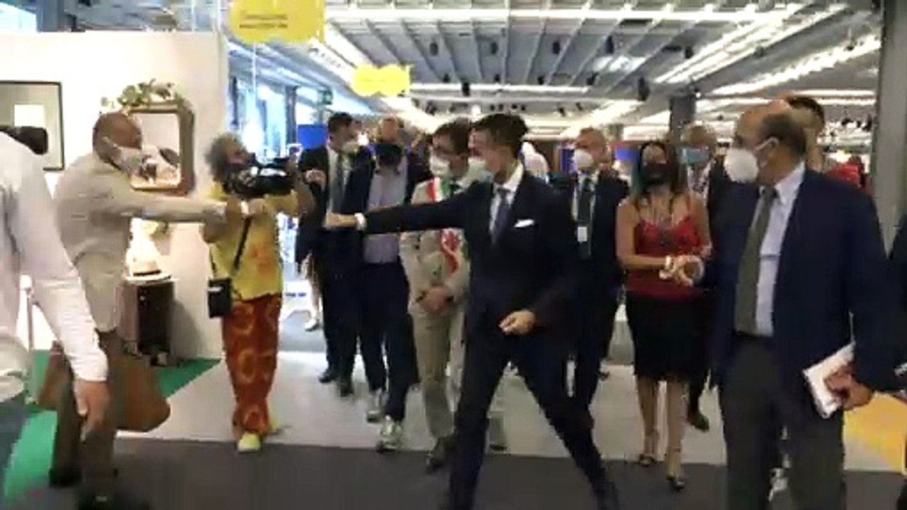 Firenze, il ministro Luigi Di Maio a Pitti Uomo: "Ecco il legame tra made in Italy e cultura"