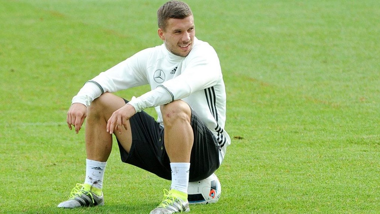 Podolski wehrt sich - und verrät Kopfball-Geheimnis