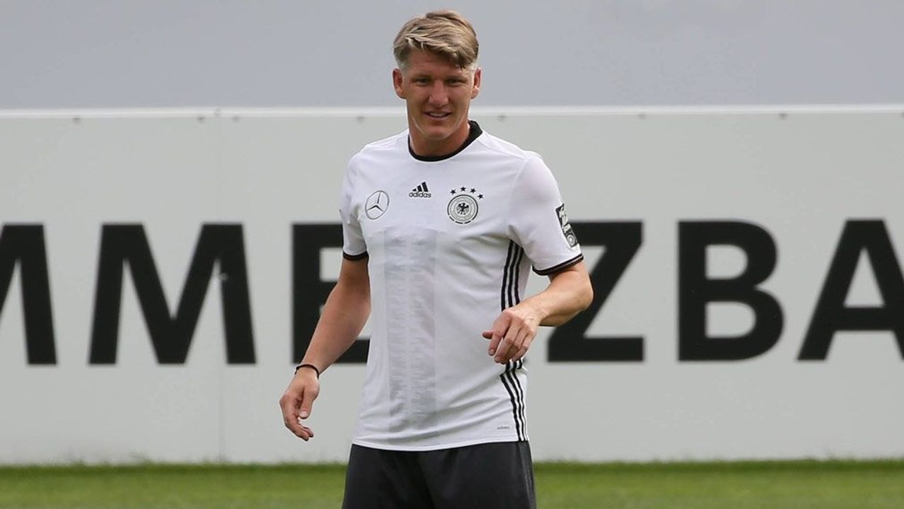 Kapitän Schweinsteiger wieder im Teamtraining