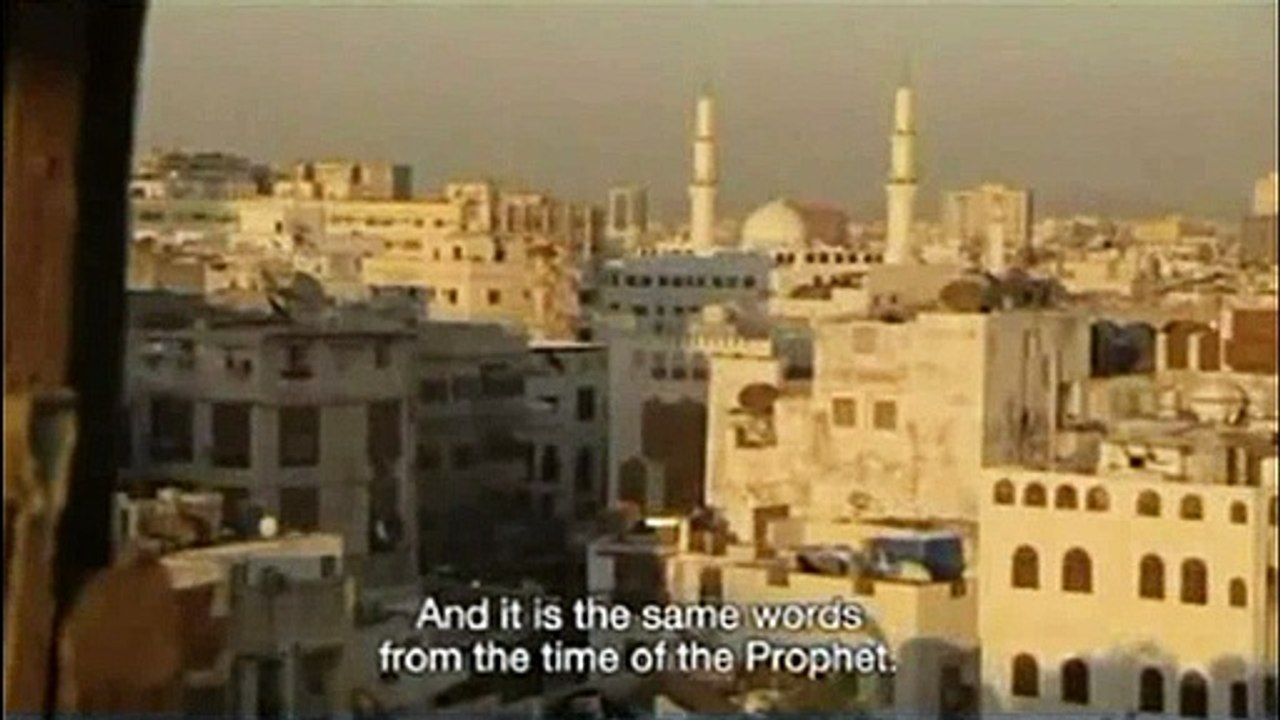 Ezan sesini duyan turist bakın ne yaptı!