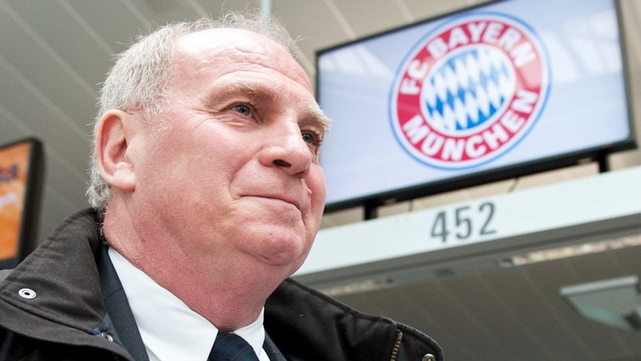 Die Bayern bei Benfica - und Hoeneß ist dabei