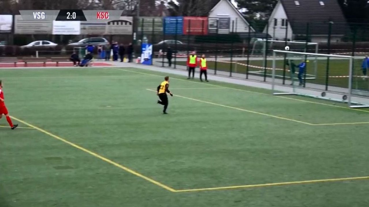 Berlin-Liga: Lässiger Lupfer mit Überblick