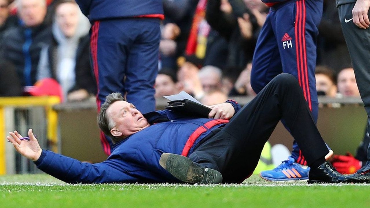 Oscar-reif! Van Gaals Schwalbe an der Seitenlinie