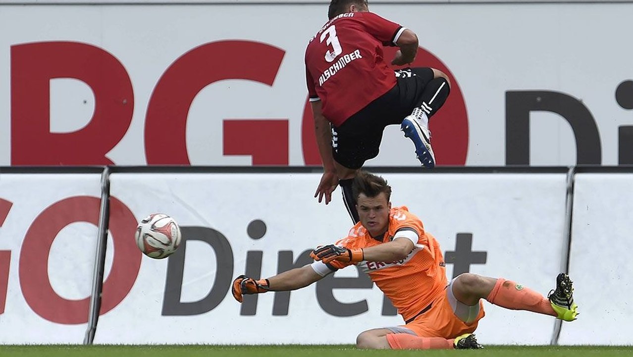 Schrecksekunde im Ronhof - Torhüter Lerch erleidet Schädel-Hirn-Trauma