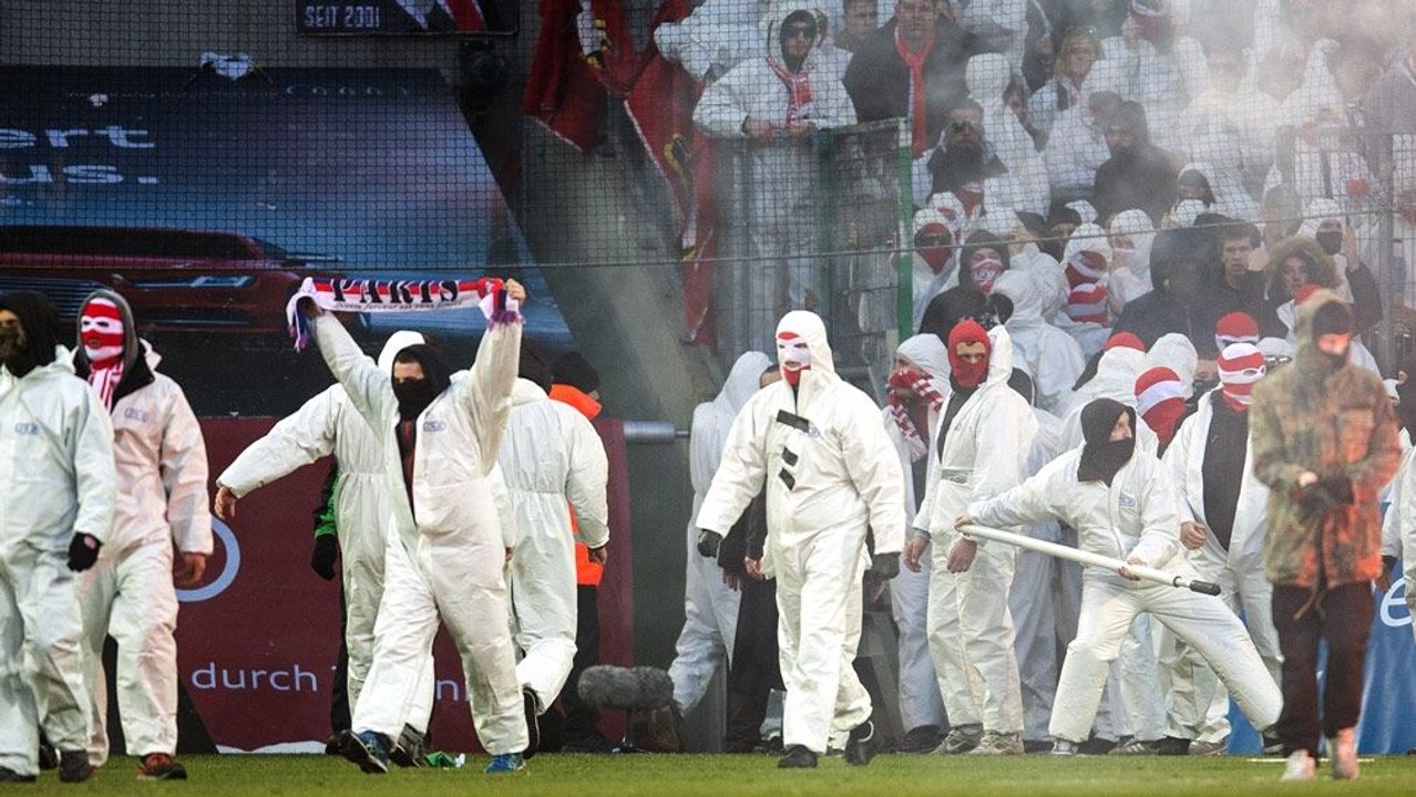 Chaoten zerstören Rheinderby - Köln droht drastische Strafe