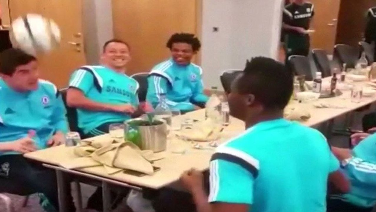 Boring Chelsea? Akrobatische Einlage von Drogba & Co.