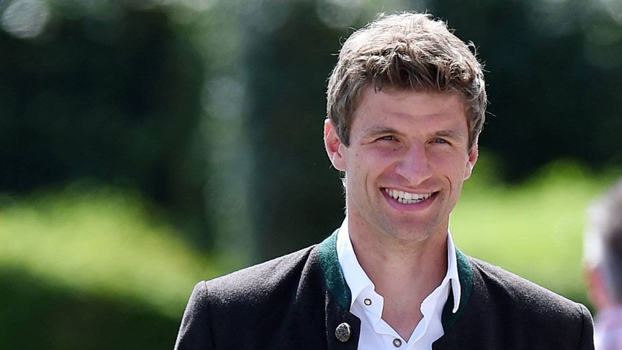 Müller ganz entspannt nach Piräus - Guardiolas dritter Anlauf