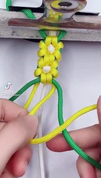 diy flower bracelet (tiktok)