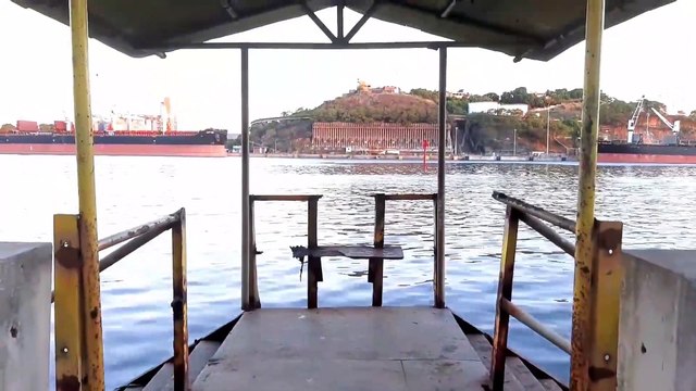 Plataforma que era usada por catraieiros na Beira-Mar está em visível situação de abandono