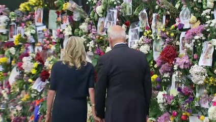 Bidens visitam memorial em Surfside