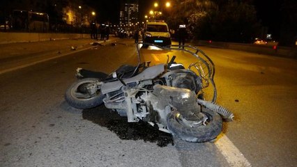Son dakika! Kontrolden çıkan otomobil trafik polisi ve motosiklete çarptı: 2 ölü, 1 polis yaralı