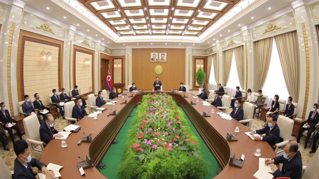 北 서열 2위 최룡해 건재...최고인민회의 전원회의 주재 / YTN