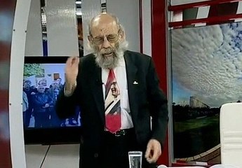 Kemalist şair şiir okurken cinnet geçirdi!